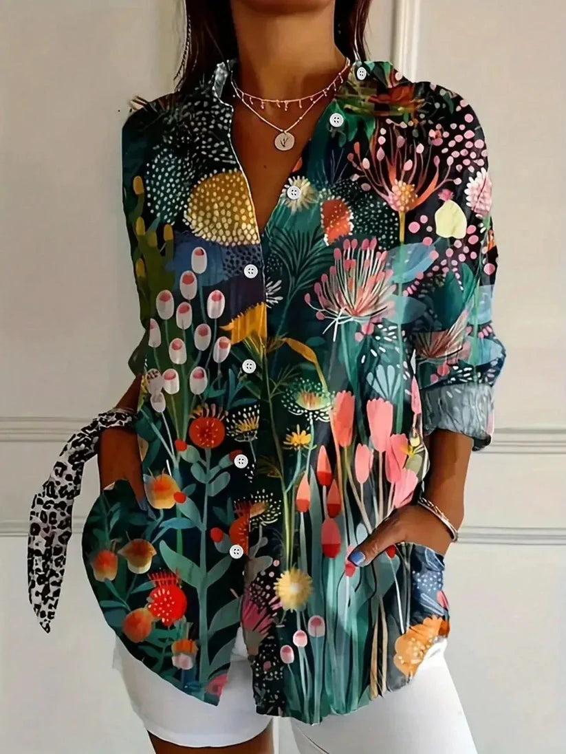 ESTELLE | Mönstrad Blus i Färgstark Design